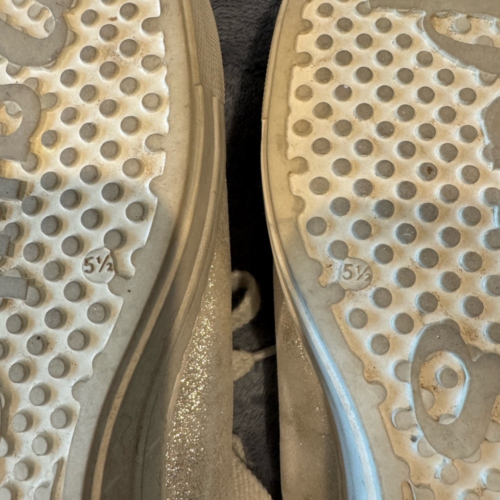 Paul Green athletic shoes size 5 1/2 (7 1/2 US) cream/ gold shimmer - Picture 3 of 4